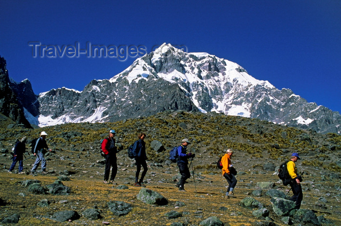 peru162: Ausangate massif, Cuzco region, Peru: hiking on the north side of the mighty Cerro Ausangate - Peruvian Andes - photo by C.Lovell - (c) Travel-Images.com - Stock Photography agency - Image Bank