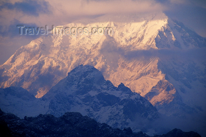 peru175: Inca Trail, Cuzco region, Peru: the first rays of the morning sun hit Salcantay peak (6180m) - Peruvian Andes - photo by C.Lovell - (c) Travel-Images.com - Stock Photography agency - Image Bank