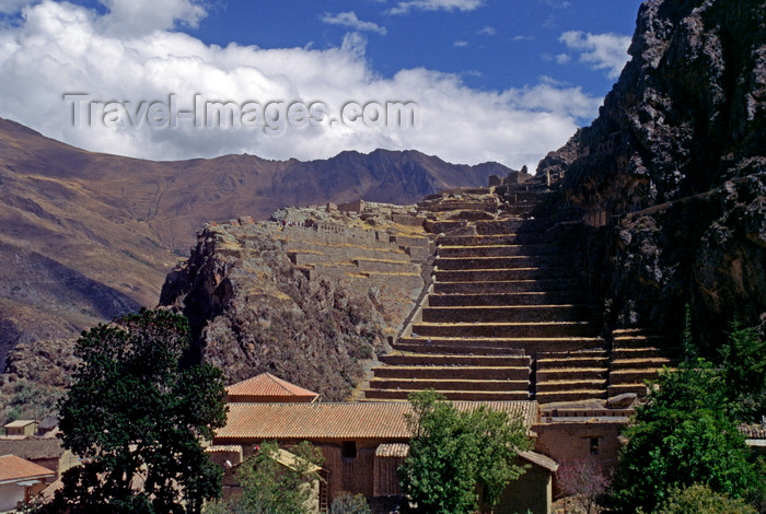 peru188: Ollantaytambo, Cuzco region, Peru: the magnificent ruins of Ollantaytambo are nestled in a defensable valley in the Andes Mountains, where Manco Inca deafeated Hernando Pizarro in 1536 - photo by C.Lovell - (c) Travel-Images.com - Stock Photography agency - Image Bank