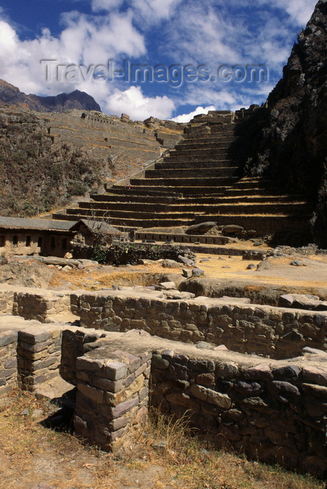 peru189: Ollantaytambo, Cuzco region, Peru: incredible stone terraces built by the Inca at the fortress of Ollantaytambo - Sacred Valley- photo by C.Lovell - (c) Travel-Images.com - Stock Photography agency - Image Bank