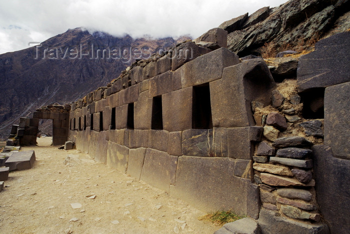 peru192: Ollantaytambo, Cuzco region, Peru: Terrace of the 10 Niches, a fine example of Inca stonework - Sacred Valley- Peruvian Andes - photo by C.Lovell - (c) Travel-Images.com - Stock Photography agency - Image Bank