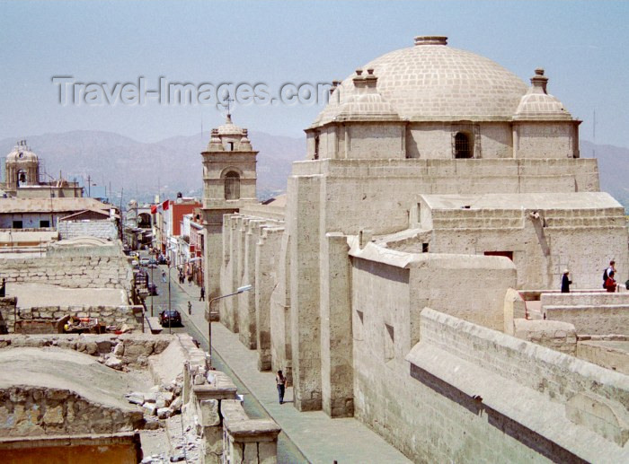 peru20: Peru - Arequipa: dome Historical Centre of the City of Arequipa - Unesco world heritage site - photo by M.Bergsma - (c) Travel-Images.com - Stock Photography agency - Image Bank