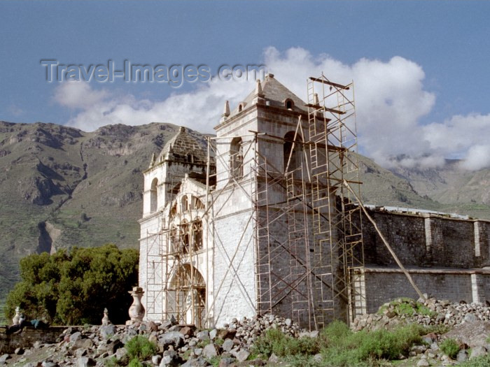 peru22: Peru - Cañon del Colca (Arequipa region): restauring a church - photo by M.Bergsma - (c) Travel-Images.com - Stock Photography agency - Image Bank