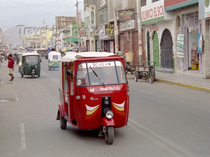 peru27: Ica, Peru: local tuk-tuk style taxi - trishaw - photo by M.Bergsma - (c) Travel-Images.com - Stock Photography agency - Image Bank
