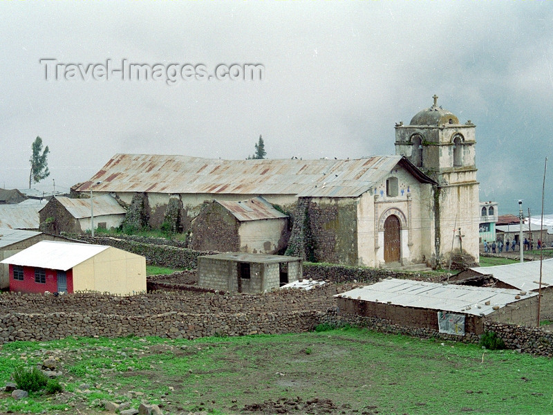 peru39: Peru - Cañon del Colca / Colca Canyon (Arequipa region): colonial church - photo by M.Bergsma - (c) Travel-Images.com - Stock Photography agency - Image Bank