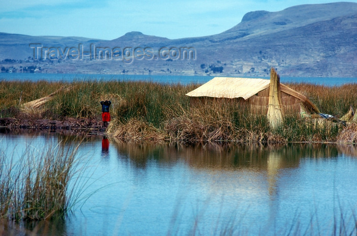 peru42: Lake Titicaca - Puno region, Peru: house on a floating island made of totora reeds - islas flotantes - photo by J.Fekete - (c) Travel-Images.com - Stock Photography agency - Image Bank
