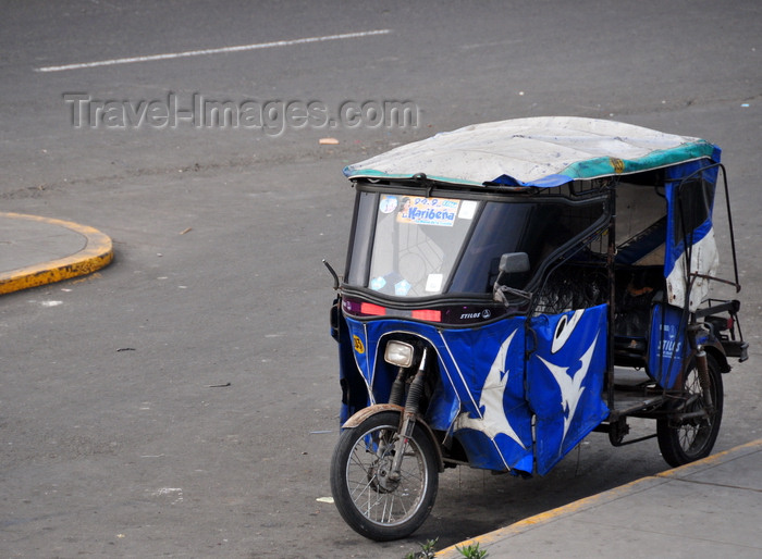 peru67: Lima, Peru: trikshaw aon Maranon street - Peruvian tuk-tuk - photo by M.Torres - (c) Travel-Images.com - Stock Photography agency - Image Bank