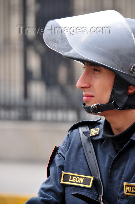 peru83: Lima, Peru: riot police agent at Plaza de Armas - photo by M.Torres - (c) Travel-Images.com - Stock Photography agency - Image Bank