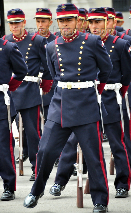 peru84: Lima, Peru: soldiers in 19th century uniforms - Palace of Government change of the guard - Plaza de Armas - photo by M.Torres - (c) Travel-Images.com - Stock Photography agency - Image Bank