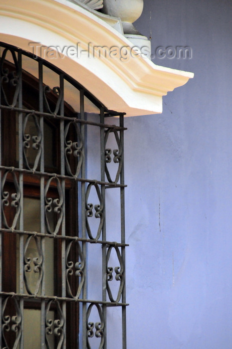 peru98: Lima, Peru: window detail at Casa de Osambela - 19th century mansion, now a venue for cultural events - aka Casa de Oquendo - Conde de Superunda Street - photo by M.Torres - (c) Travel-Images.com - Stock Photography agency - Image Bank