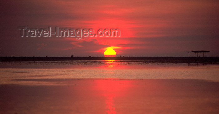 phil34: Philippines - Beach - sunset - photo by B.Henry - (c) Travel-Images.com - Stock Photography agency - Image Bank