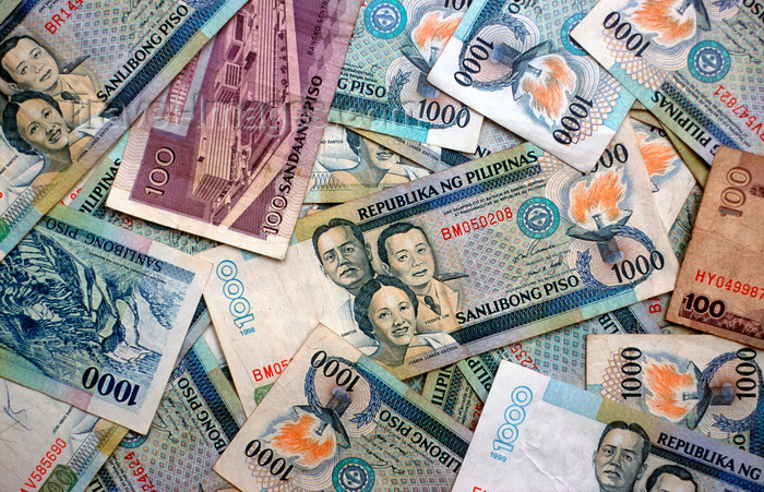 phil37: Philippines - Filipino currency, Peso bank notes - photo by B.Henry - (c) Travel-Images.com - Stock Photography agency - Image Bank