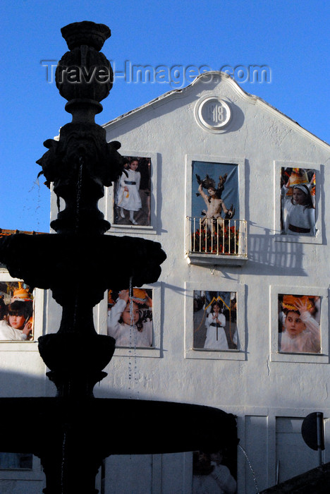 portugal-av24: Portugal - Santa Maria da Feira: fountain and decorated windows - fonte e janelas decoradas - photo by M.Durruti - (c) Travel-Images.com - Stock Photography agency - Image Bank