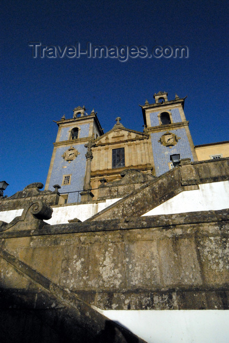 portugal-av27: Portugal - Santa Maria da Feira: stairs to the main church and the Loios convent - escadas para a Igreja Matriz de Sta. Maria da Feira e Convento dos Loios - photo by M.Durruti - (c) Travel-Images.com - Stock Photography agency - Image Bank