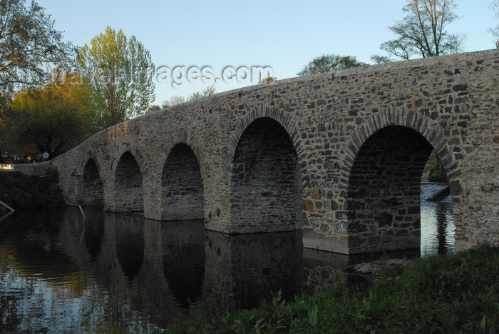 portugal-cb40: Portugal - Sertã: Roman bridge - ponte romana - photo by M.Durruti - (c) Travel-Images.com - Stock Photography agency - Image Bank