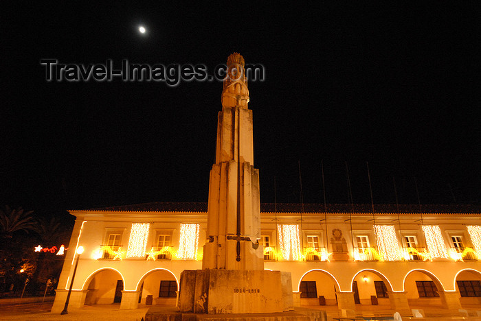 portugal-fa134: Tavira - Algarve - Portugal - City Hall and World War I monument - night - Câmara Municipal de Tavira e Monumento aos Mortos da 1ª Grande Guerra -  Praça da República - nocturno - photo by M.Durruti - (c) Travel-Images.com - Stock Photography agency - Image Bank