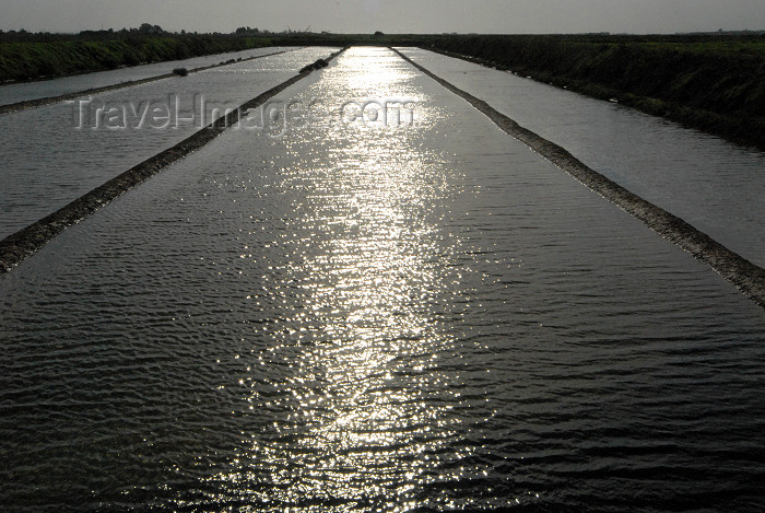 portugal-fa139: Tavira - Algarve - Portugal - sun and saltpans - sol e salinas - photo by M.Durruti - (c) Travel-Images.com - Stock Photography agency - Image Bank