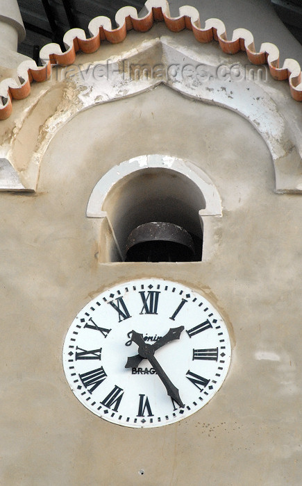 portugal-fa140: Cachopo: clock at the church - relógio da Igreja - photo by M.Durruti - (c) Travel-Images.com - Stock Photography agency - Image Bank