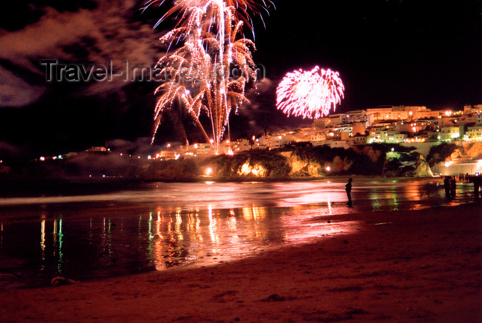 portugal-fa152: Albufeira - Algarve, Portugal: the beach at night- fireworks - a praia à noite - fogo de artifício - photo by M.Durruti - (c) Travel-Images.com - Stock Photography agency - Image Bank