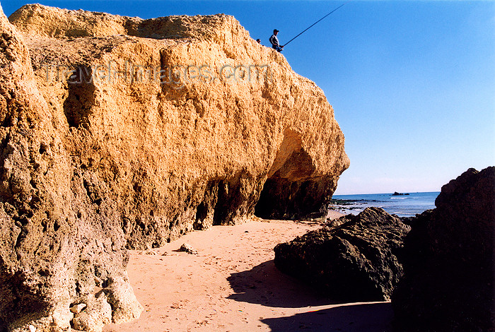 portugal-fa153: Praia da Galé - Algarve, Portugal: angler on a rock - pescador num rochedo - photo by M.Durruti - (c) Travel-Images.com - Stock Photography agency - Image Bank