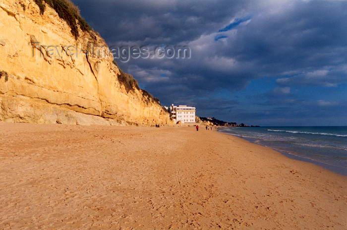 portugal-fa156: Albufeira - Algarve, Portugal: rain approaches - nuvens de chuva - photo by M.Durruti - (c) Travel-Images.com - Stock Photography agency - Image Bank