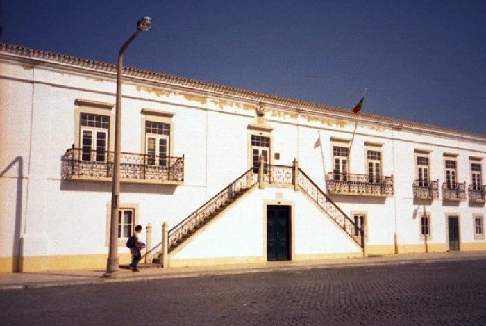 portugal-fa21: Portugal - Algarve - Faro: upstairs - downstairs - old Customs house - sobe e desce - Alfândega - Avenida da República - Bairro Ribeirinho - photo by M.Durruti - (c) Travel-Images.com - Stock Photography agency - Image Bank