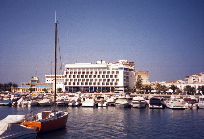 portugal-fa23: Portugal - Algarve - Faro: the marina and the Naval Museum - a marina / doca de recreio e o Museu da Marinha - photo by M.Durruti - (c) Travel-Images.com - Stock Photography agency - Image Bank