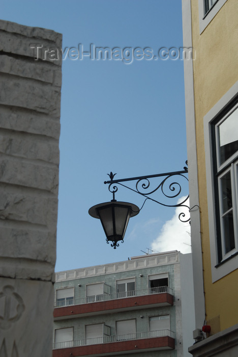 portugal-le53: Portugal - Caldas da Rainha: street corner and lamp - esquina e candeeiro - photo by M.Durruti - (c) Travel-Images.com - Stock Photography agency - Image Bank