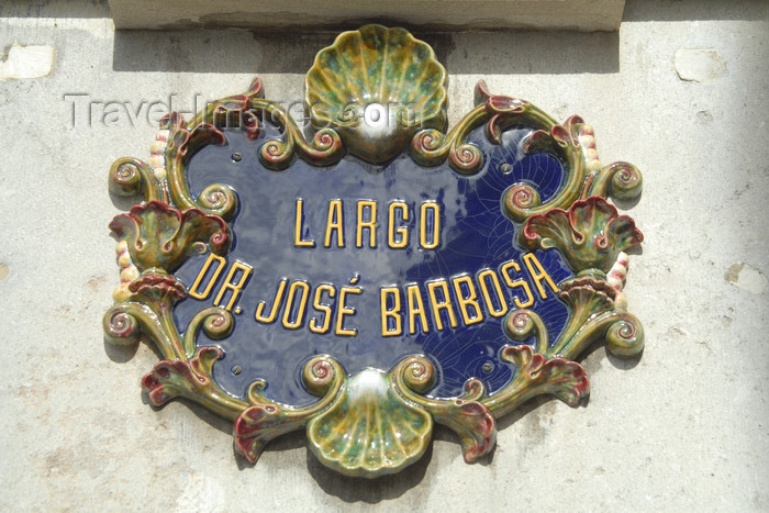 portugal-le66: Portugal - Caldas da Rainha: ceramic used for street names - nomes de ruas e praças em cerâmica - faiança - photo by M.Durruti - (c) Travel-Images.com - Stock Photography agency - Image Bank