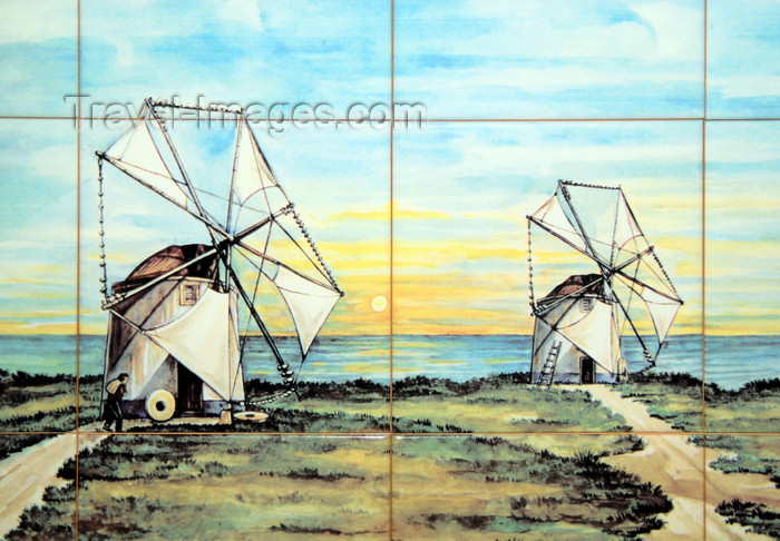 portugal-le69: Óbidos, Portugal: tiles -  windmills by the sea - azulejos - moinhos junto ao mar - photo by M.Durruti - (c) Travel-Images.com - Stock Photography agency - Image Bank