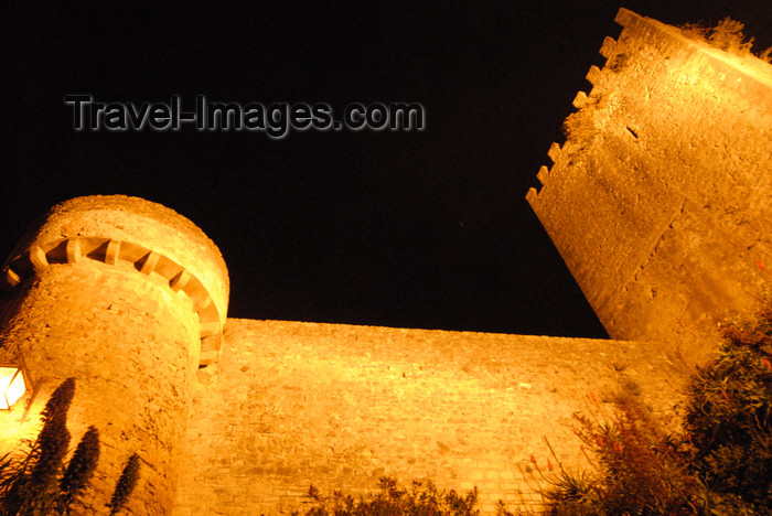 portugal-le72: Óbidos, Portugal: castle towers - nocturnal - torres do castelo - nocturno - photo by M.Durruti - (c) Travel-Images.com - Stock Photography agency - Image Bank