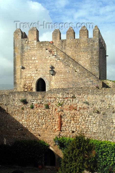 portugal-le73: Óbidos, Portugal: castle tower by the pousada - torre do castelo junto à pousada - photo by M.Durruti - (c) Travel-Images.com - Stock Photography agency - Image Bank