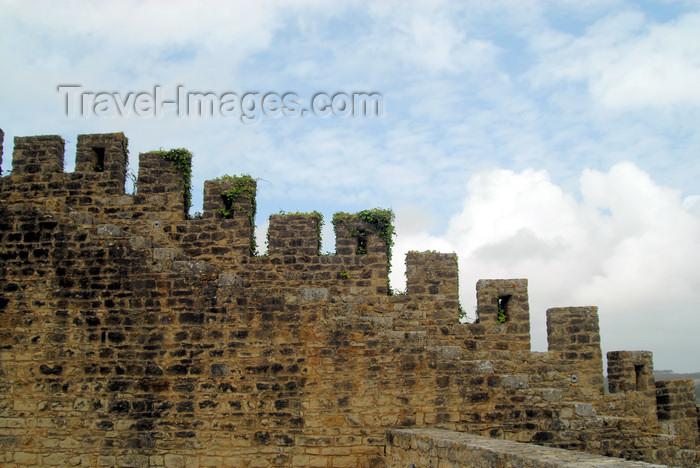 portugal-le74: Óbidos, Portugal: town walls - muralhas medievais da vila - photo by M.Durruti - (c) Travel-Images.com - Stock Photography agency - Image Bank