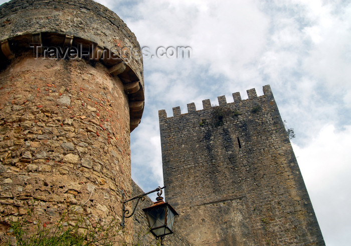 portugal-le77: Óbidos, Portugal: castle towers - torres do castelo - photo by M.Durruti - (c) Travel-Images.com - Stock Photography agency - Image Bank