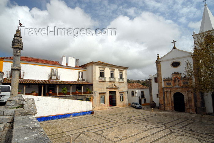 portugal-le83: Óbidos, Portugal: Sta Maria square and church - igreja e largo de Santa Maria - photo by M.Durruti - (c) Travel-Images.com - Stock Photography agency - Image Bank