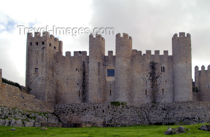 portugal-le89: Óbidos, Portugal: the castle, seen from the north - o castelo - visto do norte - photo by M.Durruti - (c) Travel-Images.com - Stock Photography agency - Image Bank