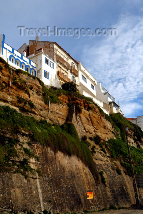 portugal-li323: Ericeira, Mafra, Portugal: buildings on the cliff edege - edifícios construídos sobre a falésia - photo by M.Durruti - (c) Travel-Images.com - Stock Photography agency - Image Bank