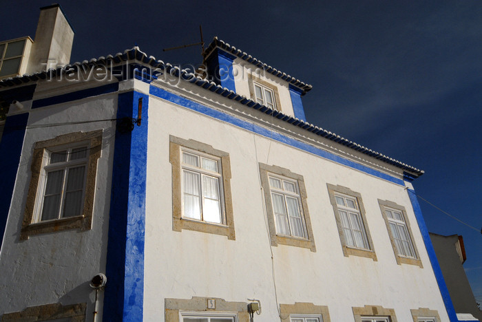 portugal-li328: Ericeira, Mafra, Portugal: façade in the sun - fachada ao sol - photo by M.Durruti - (c) Travel-Images.com - Stock Photography agency - Image Bank