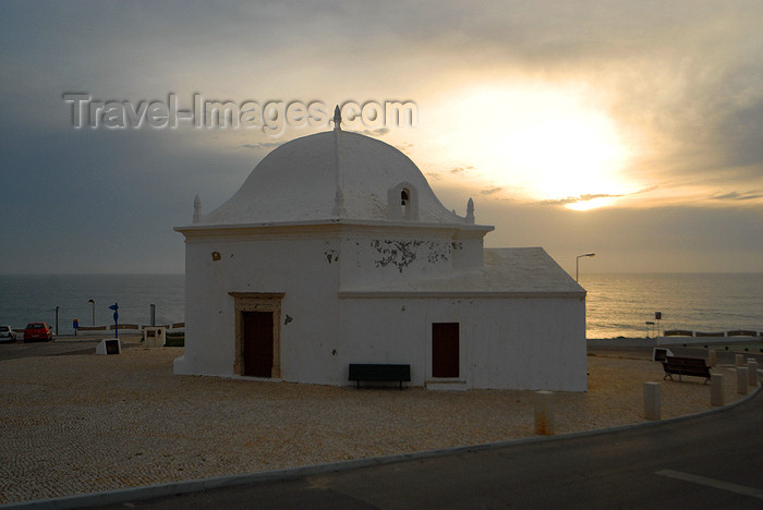 portugal-li331: Ericeira, Mafra, Portugal: S.Sebastião chapel - sunset / Capela de S.Sebastião ao fim do dia - photo by M.Durruti - (c) Travel-Images.com - Stock Photography agency - Image Bank