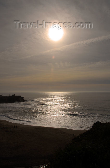 portugal-li339: São Lourenço, Mafra, Portugal: winter sun over the Atlantic - beach / Praia de São Lourenco - sol de inverno sobre o oceano Atlântico - photo by M.Durruti - Travel-Images.com - (c) Travel-Images.com - Stock Photography agency - Image Bank