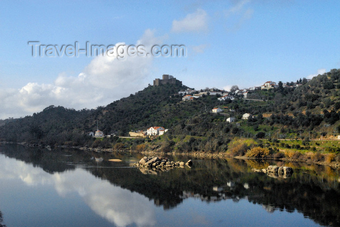 portugal-pa41: Belver (Gavião municipality) - Portugal: the town and the river Tagus - reflection - a vila e o rio Tejo - reflexo - photo by M.Durruti - (c) Travel-Images.com - Stock Photography agency - Image Bank