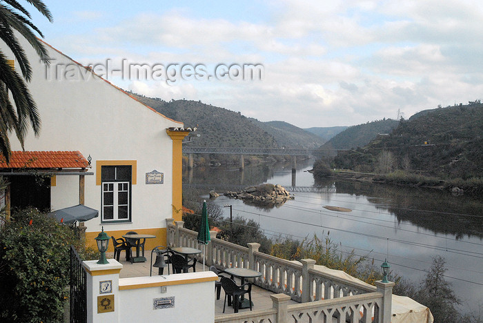 portugal-pa43: Belver (Gavião municipality) - Portugal: 'Casa Covão da Abitureira', former Espadrilles factory - view over the Tagus river - Casa Covão da Abitureira / Casa Seara antiga fábrica de “alpargatas” - Turismo rural - e o rio Tejo - photo by M.Durruti - (c) Travel-Images.com - Stock Photography agency - Image Bank