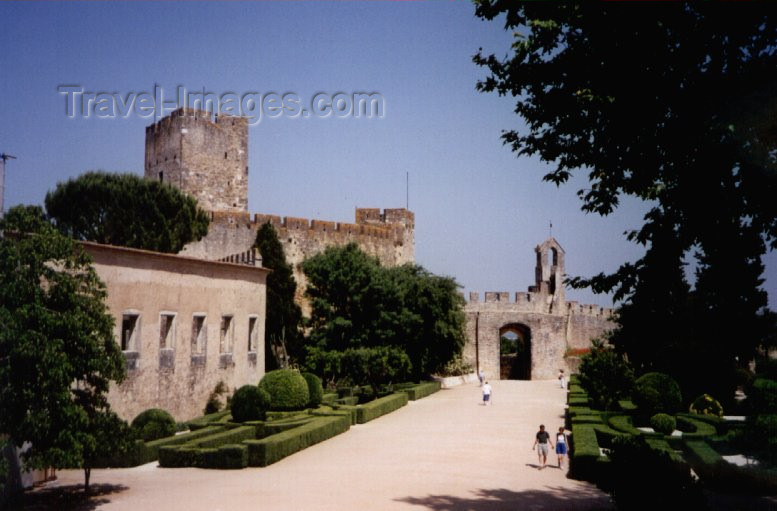 portugal-sa14: Portugal - Ribatejo - Tomar: jardins do castelo / Tomar: the Castle gardens - photo by M.Durruti - (c) Travel-Images.com - Stock Photography agency - Image Bank