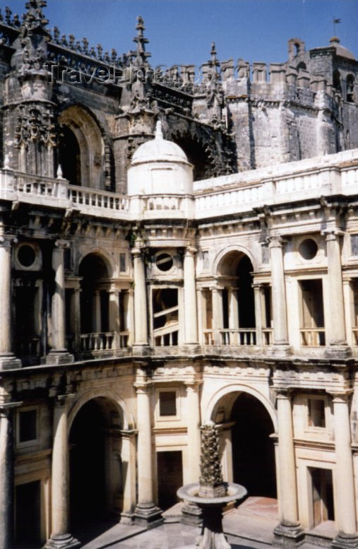 portugal-sa16: Portugal - Ribatejo - Tomar: claustro de D. João III - Convento de Cristo / Tomar: cloister of D. João III at the Convent of Christ - photo by M.Durruti - (c) Travel-Images.com - Stock Photography agency - Image Bank