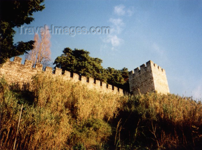 portugal-sa3: Portugal - Ribatejo - Torres-Novas: o castelo e o céu de Dezembro / Torres-Novas: the castle and the december sky - photo by M.Durruti - (c) Travel-Images.com - Stock Photography agency - Image Bank