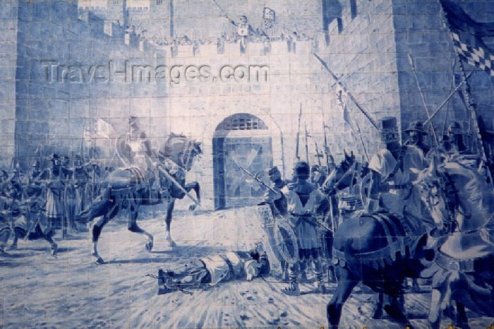 portugal-sa4: Portugal - Ribatejo - Torres-Novas: Gil Pais em azulejo / Torres-Novas: a battle in tiles - photo by M.Durruti - (c) Travel-Images.com - Stock Photography agency - Image Bank