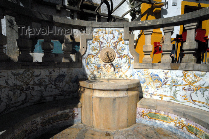 portugal-sa49: Portugal - Sardoal: public fountain - fontanário - photo by M.Durruti - (c) Travel-Images.com - Stock Photography agency - Image Bank