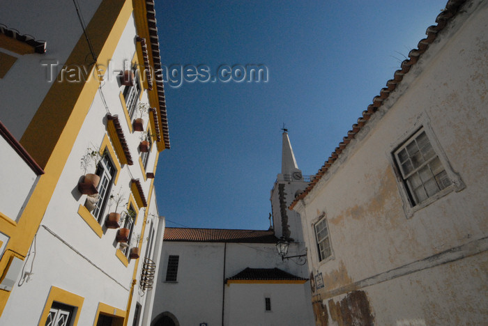 portugal-sa58: Portugal - Sardoal: street leading to the church - rua junto à igreja matriz - photo by M.Durruti - (c) Travel-Images.com - Stock Photography agency - Image Bank