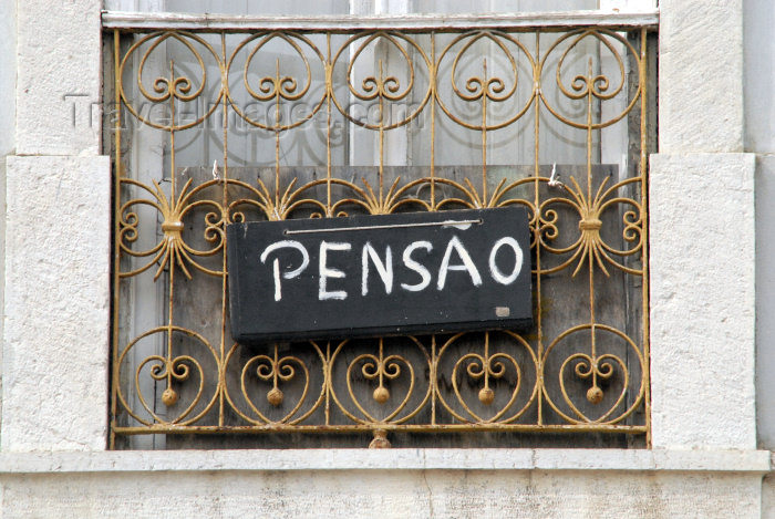 portugal-se156: Portugal - Setúbal: boardinghouse sign on a balcony / letreiro de uma pensão - varanda - photo by M.Durruti - (c) Travel-Images.com - Stock Photography agency - Image Bank