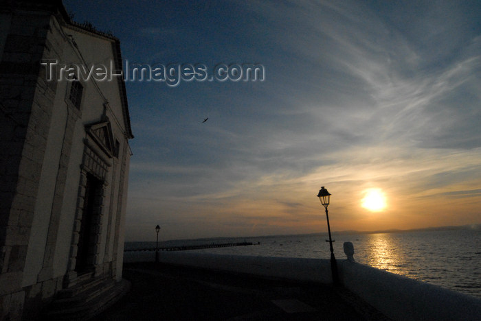 portugal-se166: Portugal - Alcochete: chapel at sunset - capela ao pôr do sol - Capela de Nossa Senhora da Vida - Antiga Capela do Espírito Santo - photo by M.Durruti - (c) Travel-Images.com - Stock Photography agency - Image Bank